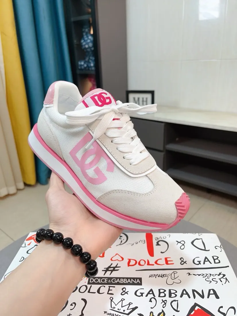 Men's shoes 💰458🌹🌹"Dolce & Gabbana DG" original imported first-layer cowhide ➕ sheepskin lining, light on the foot, comfortable, versatile, original special outsole 🔥favored by trendy men, welcome to compare quality 🔥exquisite luxury, super A level! Compared with the genuine product at the counter, the version is no worse at all! Code number 38-46